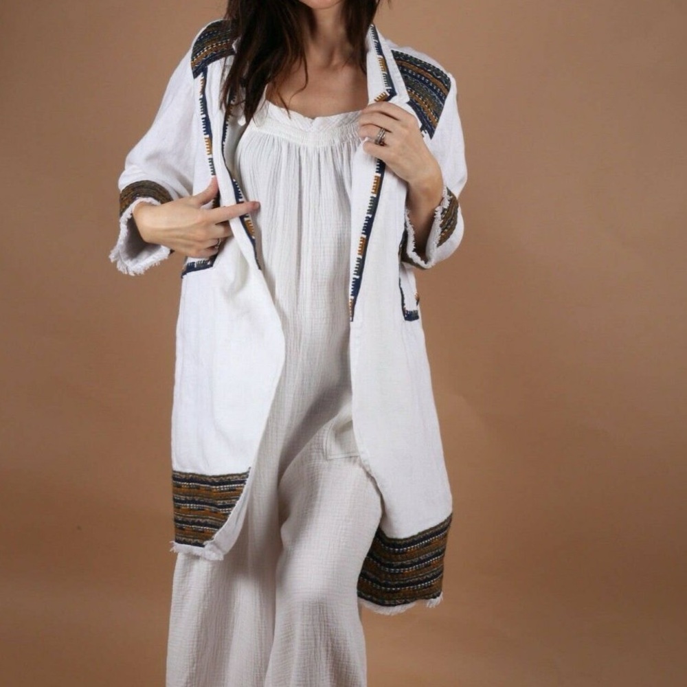 CHICO’S Boho Limited Edition White Linen Jacket w Multicolor Embroidery